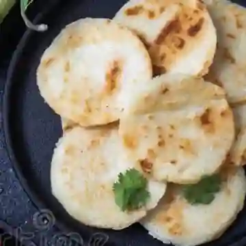 Arepitas con Salsa Criolla