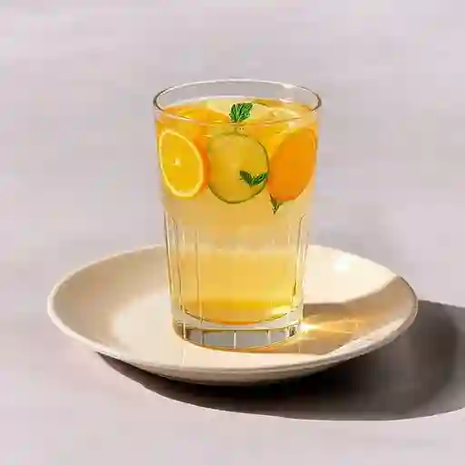 Jugos Y Citrica En Agua