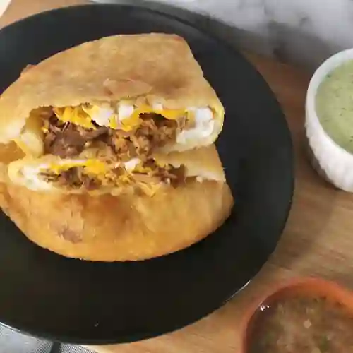 Empanada de Huevo y Mechada