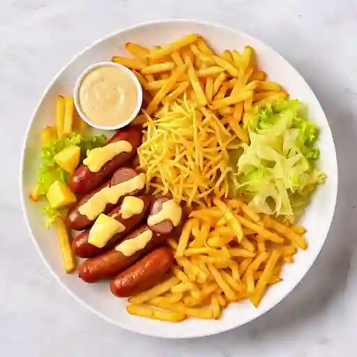 Salchipapa tradicional