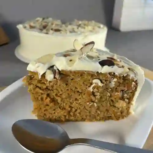 Porción Torta de Zanahoria