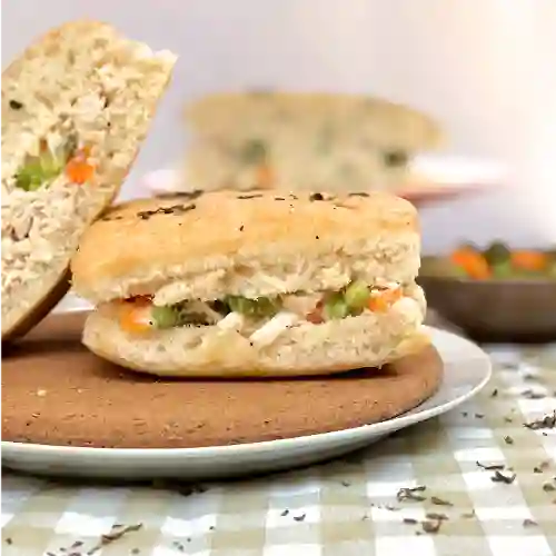 Sánduche de Pollo y Verduras