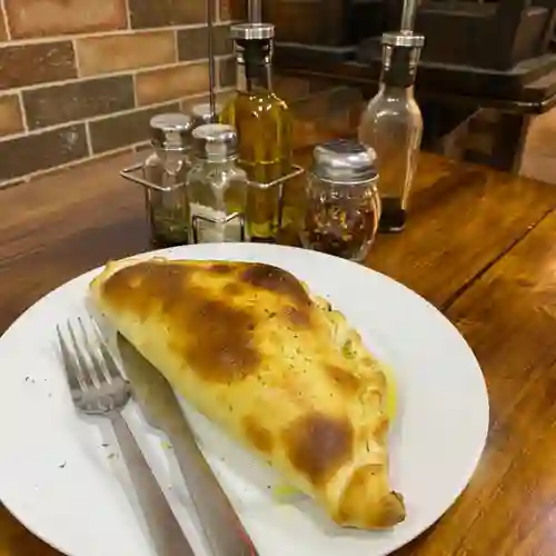 Calzone Jamón y Tocineta