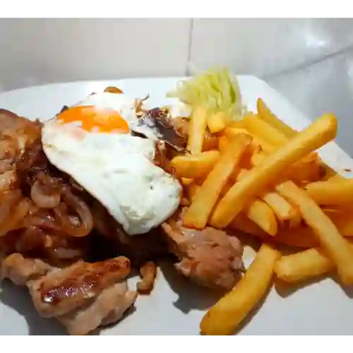 Bistec a Caballo Res y Papas Fritas