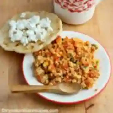 Huevos Pericos con Arepa