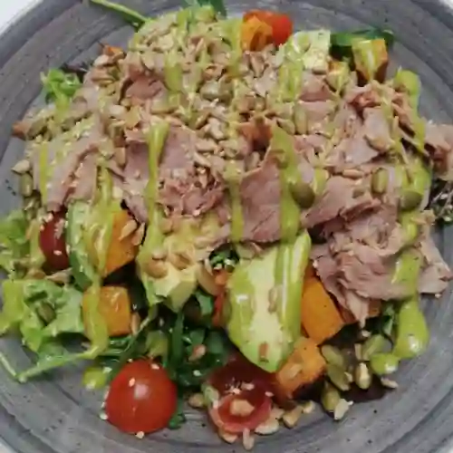 Bowl con Roastbeef Zapallo y Aguacate