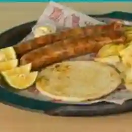 2 Super Chorizos Cerdo Arepa + Papita