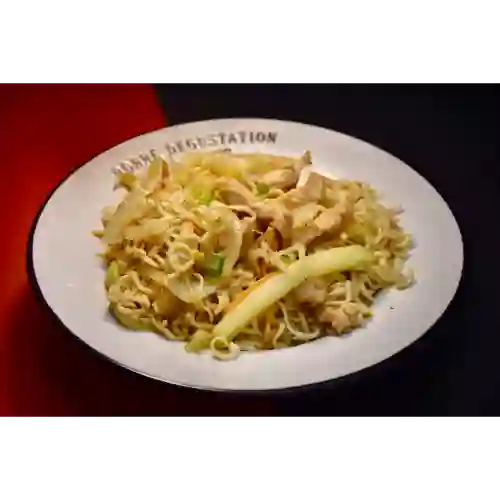 Lo Mein con Pollo