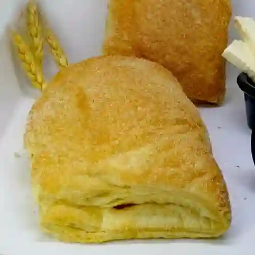 Pastel Hojaldrado de Arequipe y Queso