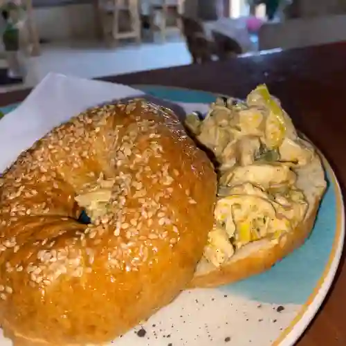 Sándwich Bagel de Pollo