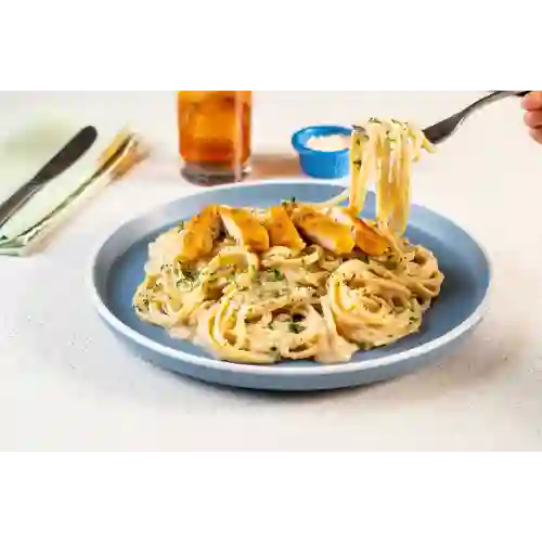 Pastas con Pollo Apanado