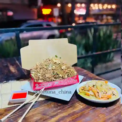 Caja mega más una pequeña de chop suey
