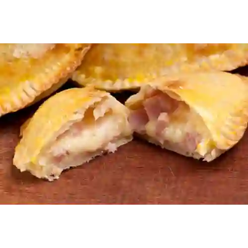 Empanada Quesuda de Pollo y Tocineta