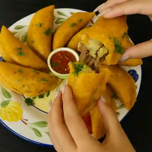 Empanada carne desmechada