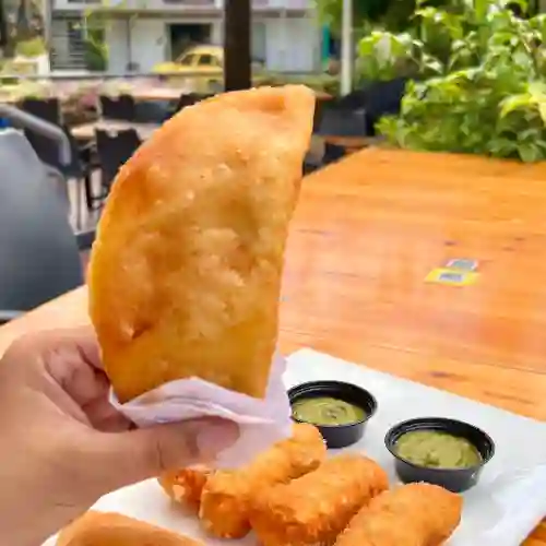Empanada Jamon y Queso