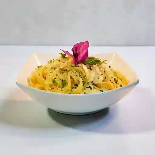 Pasta con Pollo en Salsa Blanca