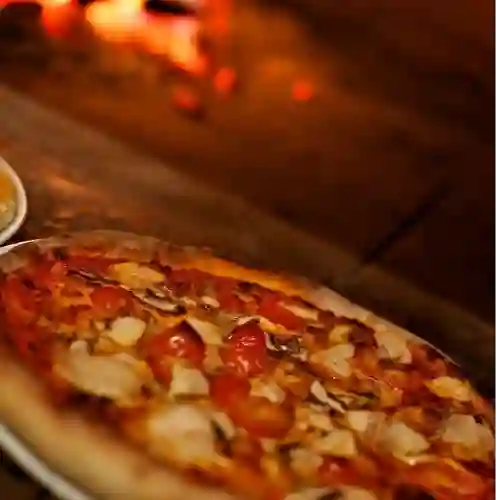 Pizza pepperoni piña caramelizada