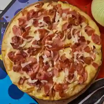 Pizza Jamón, Cabano y Cebolla