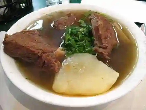 Desayuno con Caldo de Costilla