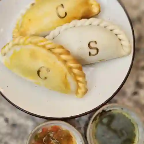 Empanada Argentina de Pollo