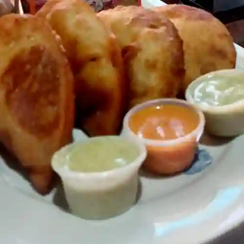 Empanada de Carne Molida Grande Vnzolana