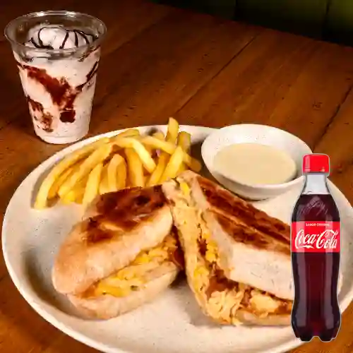 Sandwich de Pollo Desmenuzado +Cocacola Org 400ml