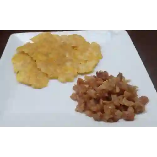 Tostada de Plátano con Chicharrón