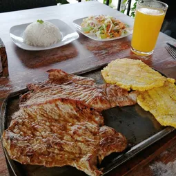 Filete de Cerdo + Patacón + Ensalada + Arroz