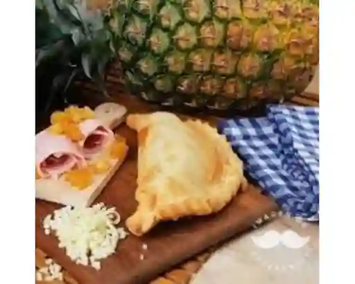 Empanada Morada Hawaiana