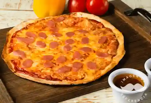 Pizza con Salchicha Mediana