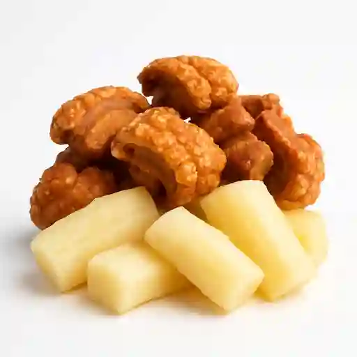 Chicharrón con Yuca Cocida