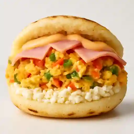 Arepa Rellena de Huevo en Perico y Jamón