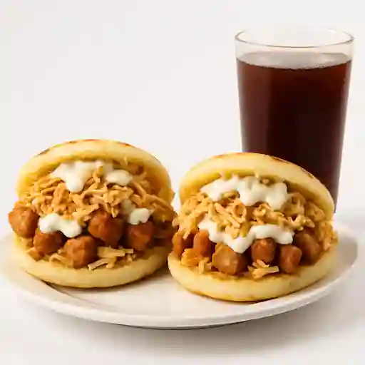 2 Arepa Pollo y Chicharrón