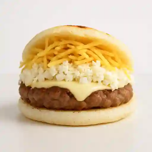 Arepa Rellena de Carne de Hamburguesa