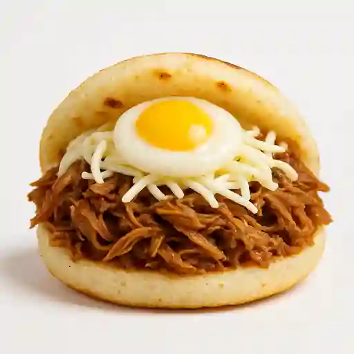 Arepa Rellena con Carne Desmechada