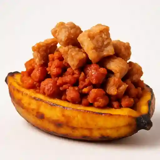 Plátano Maduro con Chorizo y Chicharrón