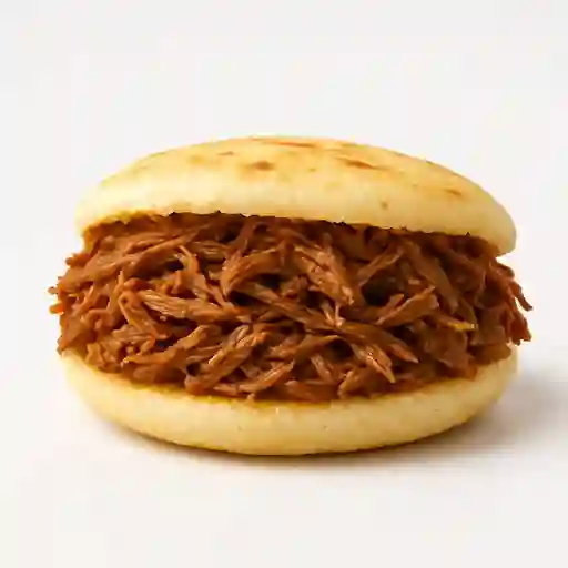 Arepa con Carne Desmechada