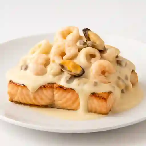 Salmón con Frutos del Mar