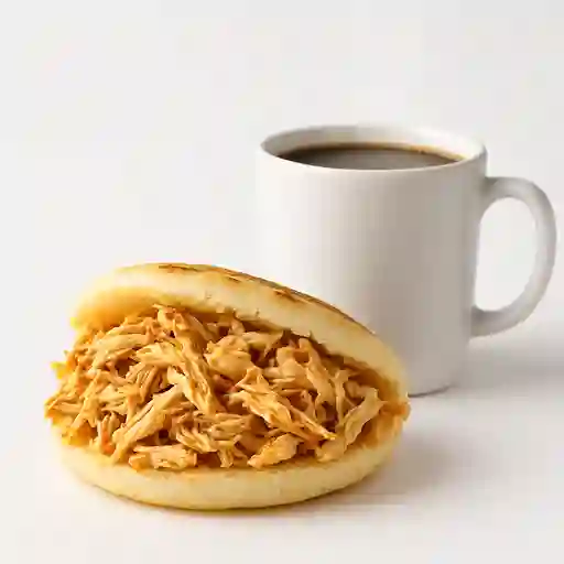 Arepa de Pollo y Bebida Caliente