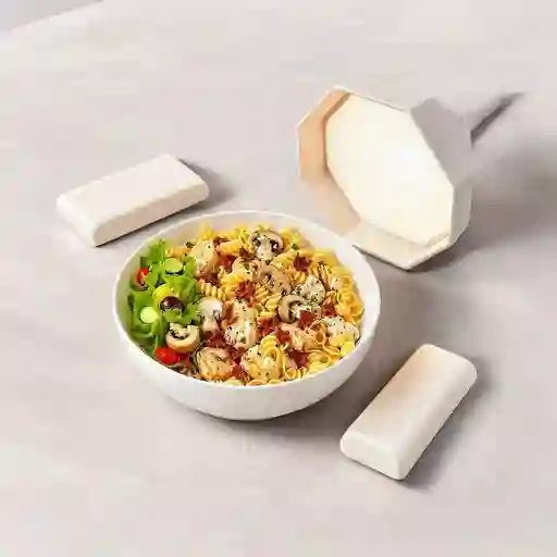 Pollo y Pastas + Ensalada
