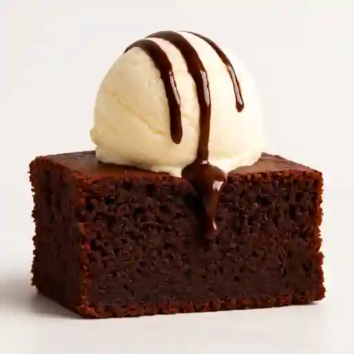 Torta Artesanal de Chocolate con Bola de Helado