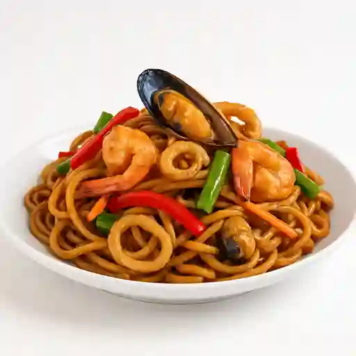 Tallarínes Saltados con Mariscos