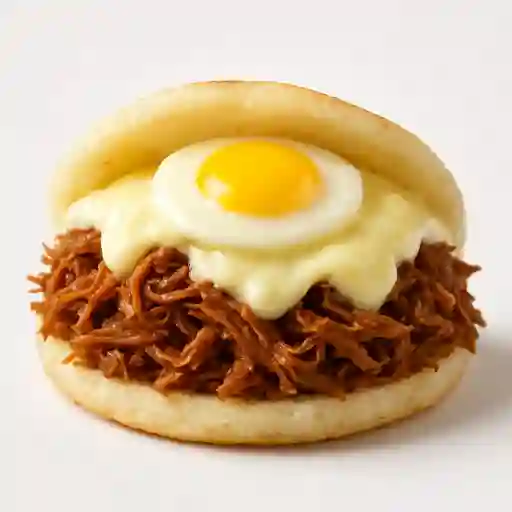 Arepa con Carne Desmechada