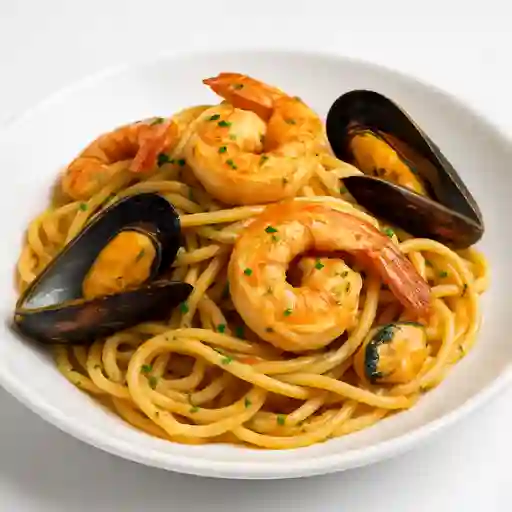 Pasta al Ajillo con Mariscos