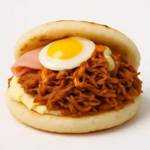 Arepa con Carne Desmechada