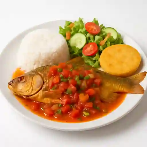 Bocachico en Salsa Criolla