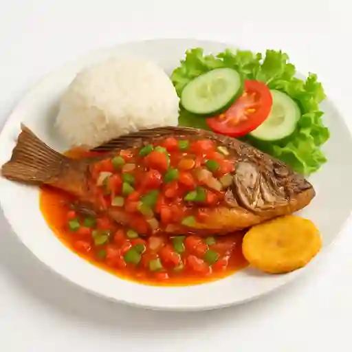 Mojarra Frita en Salsa Criolla