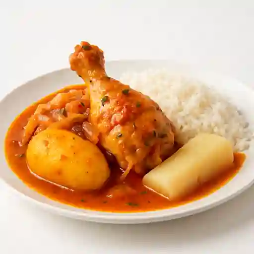 Sudado de Pollo con Papa y Yuca