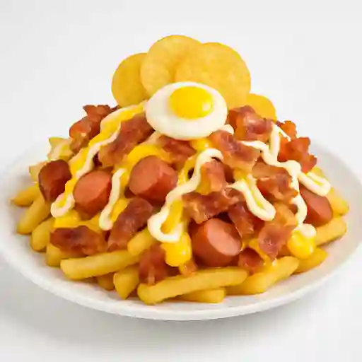 Salchipapa con tocineta