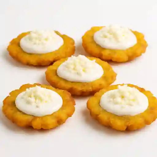 Patacón con Suero y Queso Costeño
